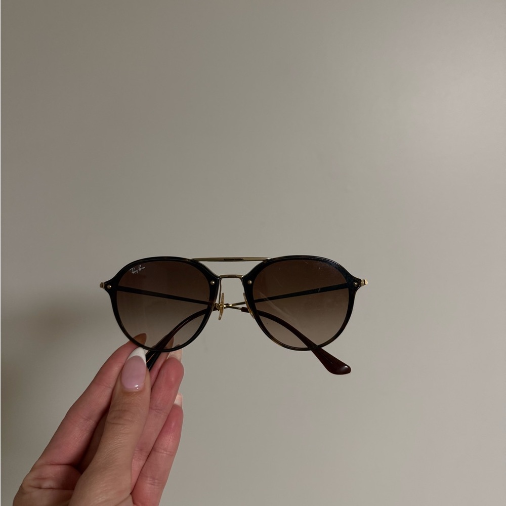 Ray-Ban Brown Gradient Round Sunglasses with Gold Bridge